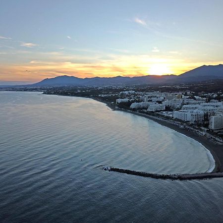 Lujoso Apartamento Con Piscina En Paseo Maritimo マルベーリャ エクステリア 写真