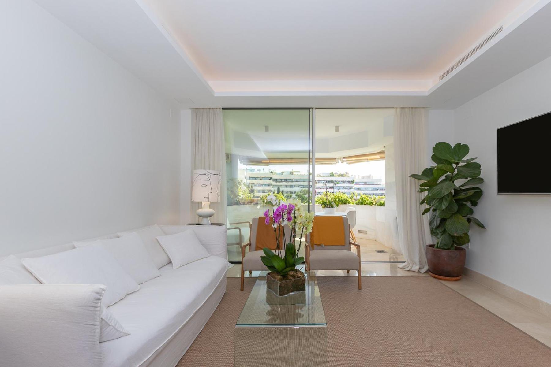 Lujoso Apartamento Con Piscina En Paseo Maritimo マルベーリャ エクステリア 写真