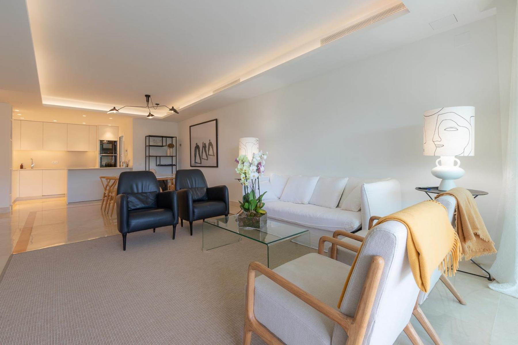 Lujoso Apartamento Con Piscina En Paseo Maritimo マルベーリャ エクステリア 写真
