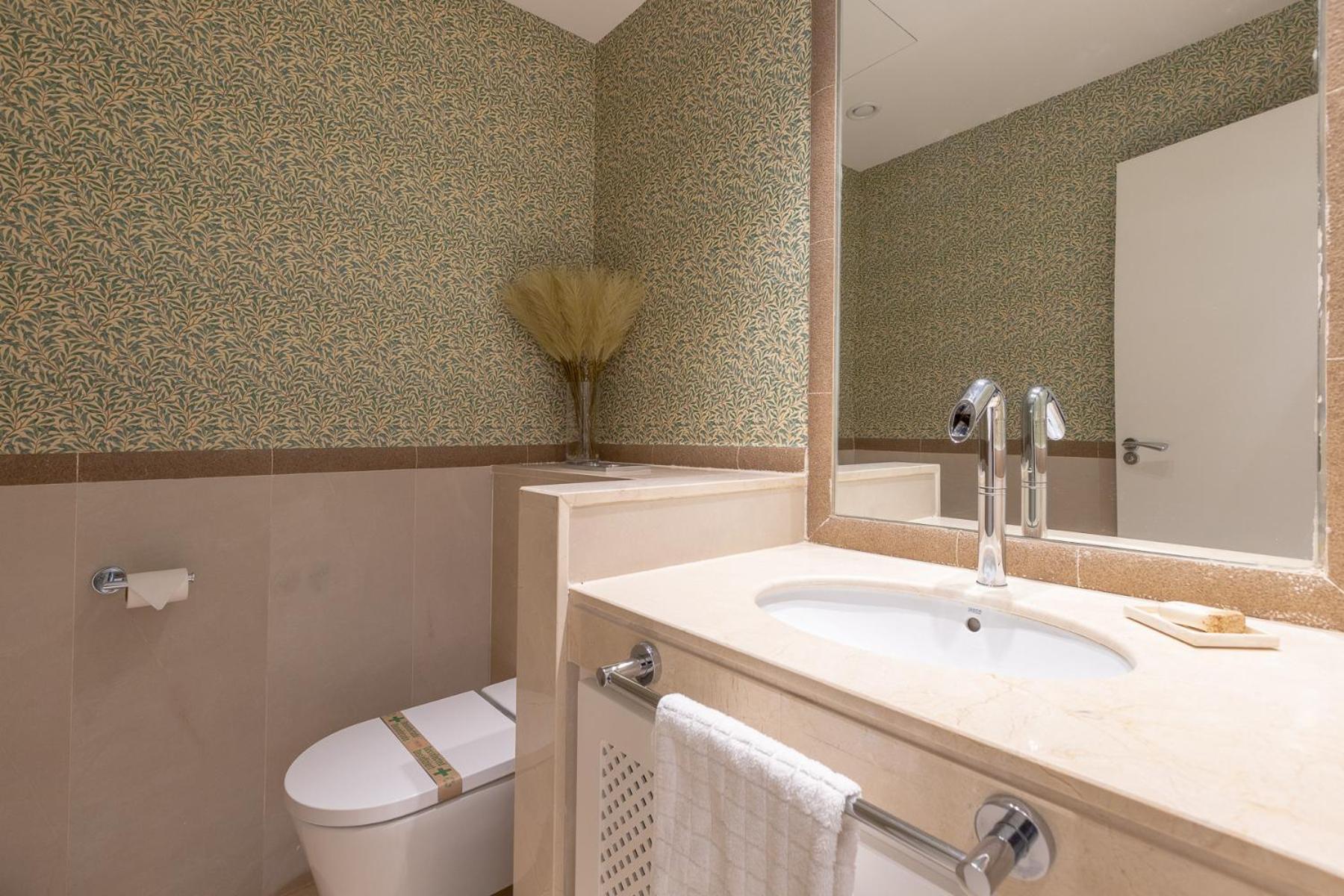 Lujoso Apartamento Con Piscina En Paseo Maritimo マルベーリャ エクステリア 写真
