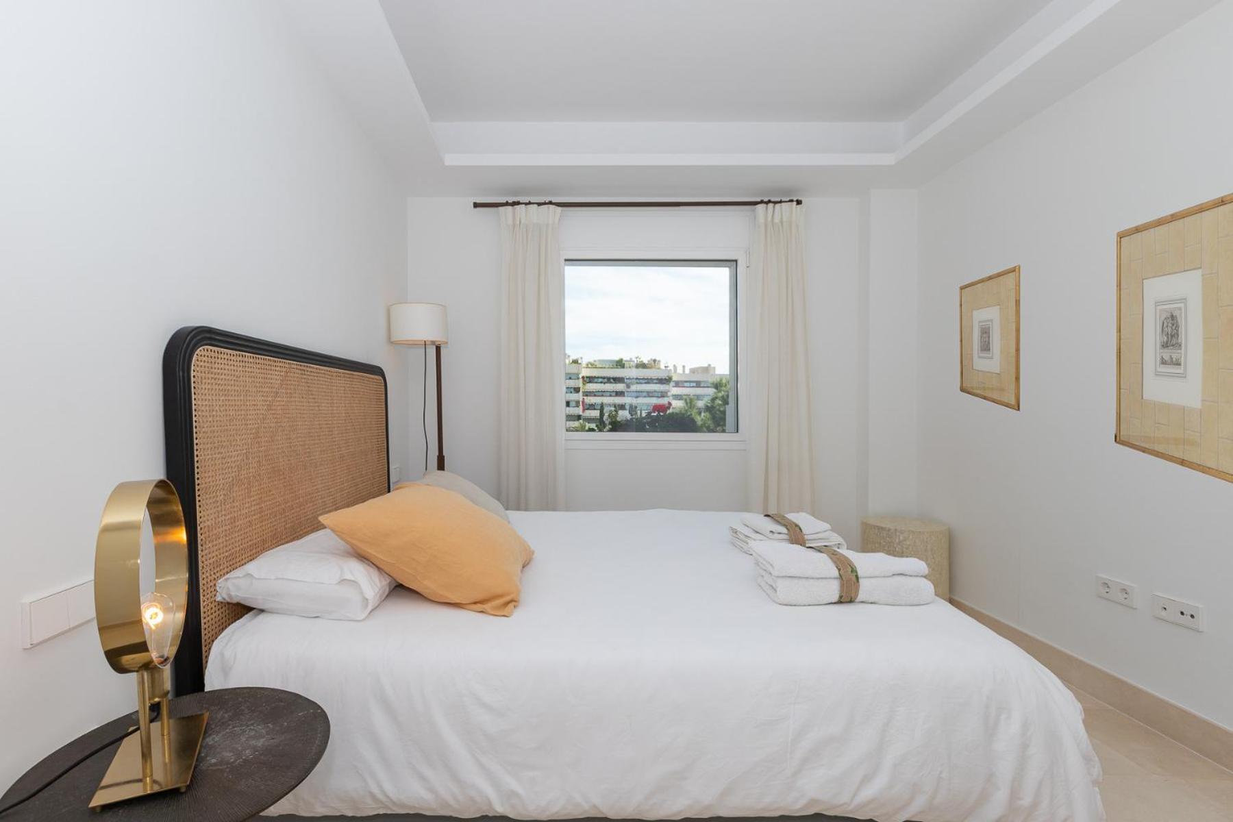 Lujoso Apartamento Con Piscina En Paseo Maritimo マルベーリャ エクステリア 写真