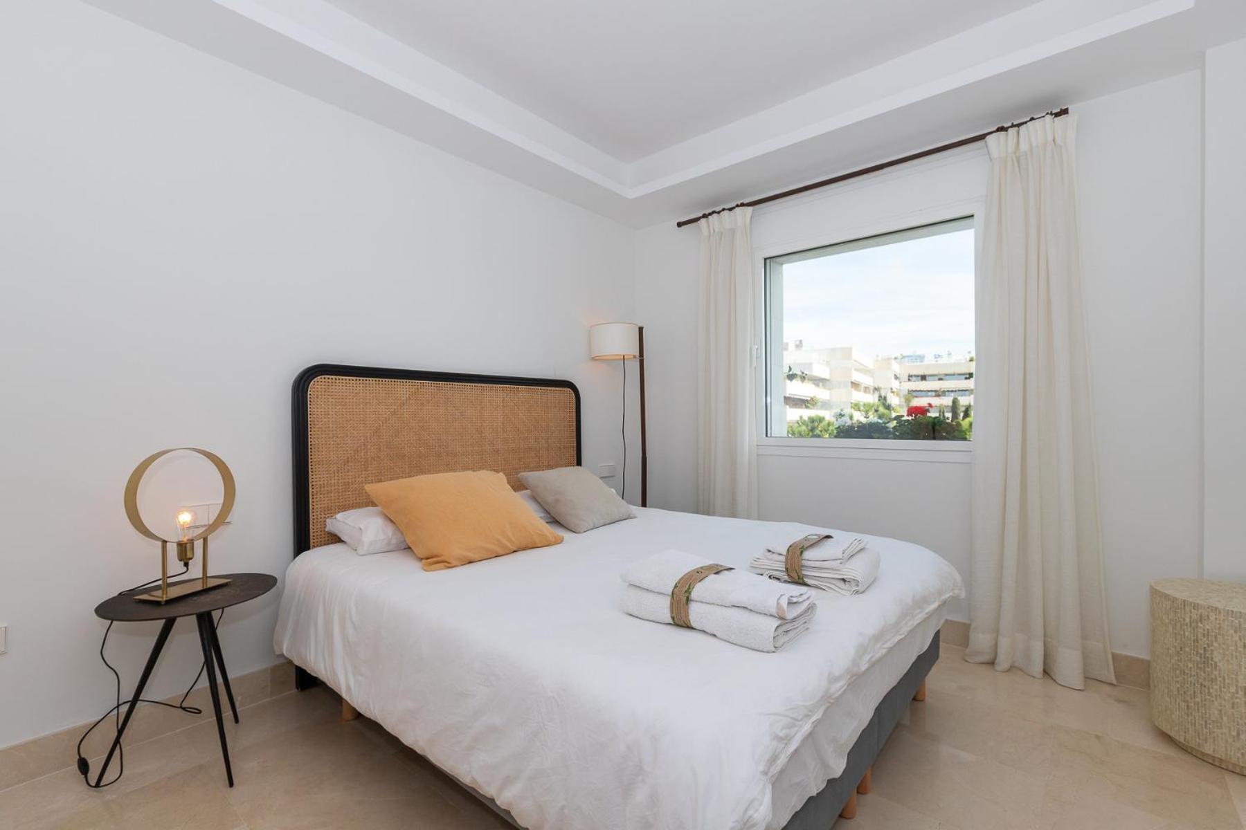 Lujoso Apartamento Con Piscina En Paseo Maritimo マルベーリャ エクステリア 写真