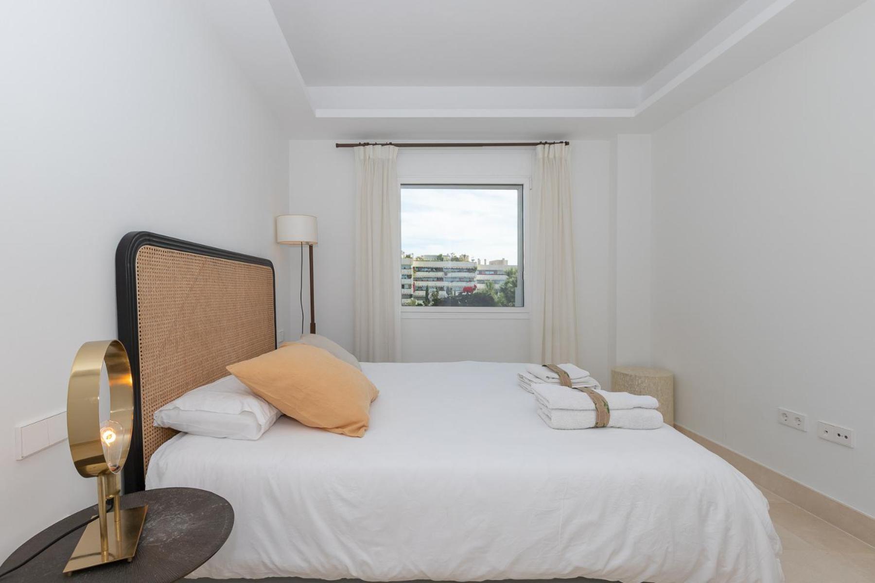 Lujoso Apartamento Con Piscina En Paseo Maritimo マルベーリャ エクステリア 写真