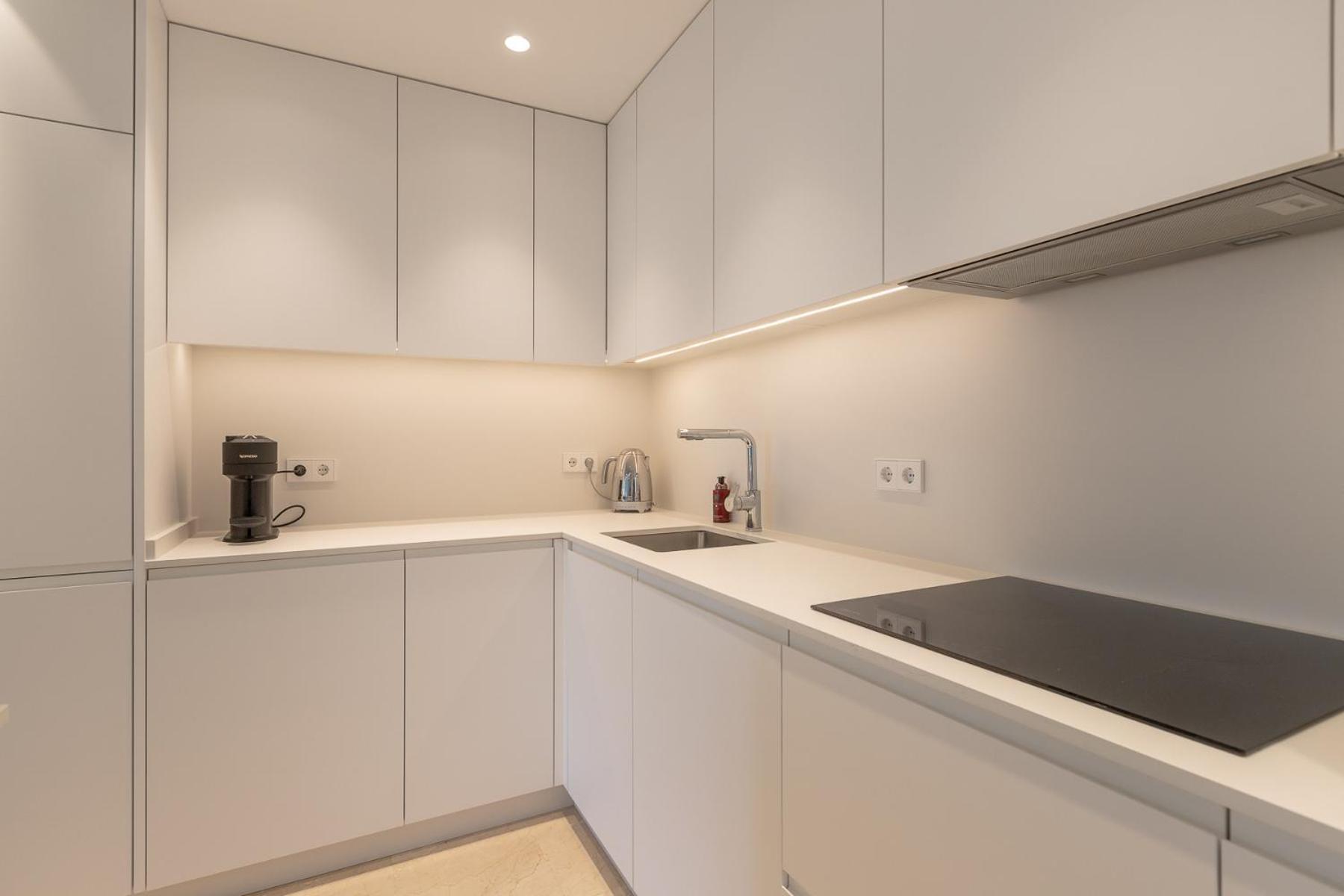 Lujoso Apartamento Con Piscina En Paseo Maritimo マルベーリャ エクステリア 写真